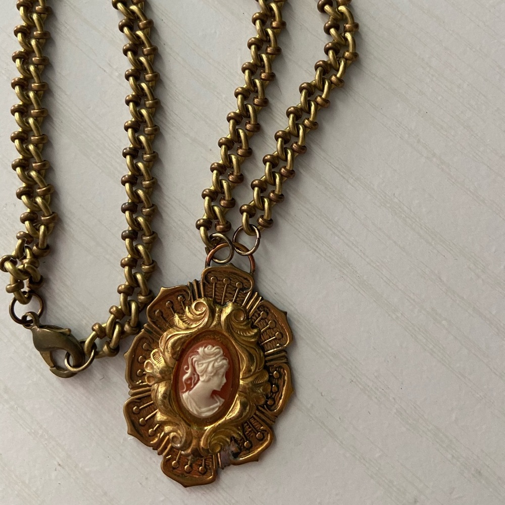 Vintage Cameo necklace